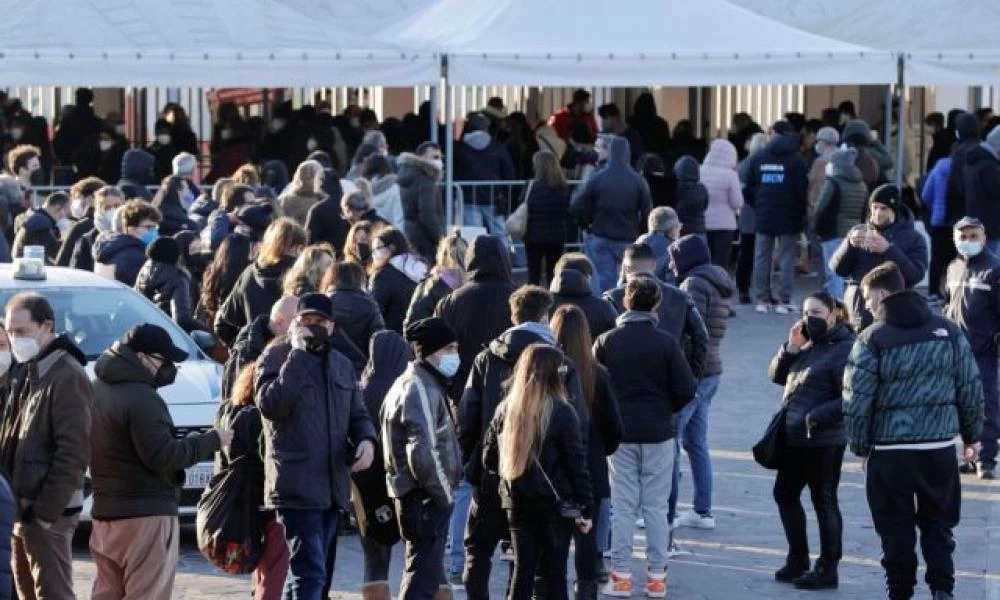 Ιταλία: Ξεπέρασαν τις 155 χιλιάδες σε μία μέρα τα ενεργά κρούσματα